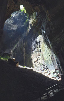 Batcave Malaysia Gomantong Cave Tourism VR tmb6