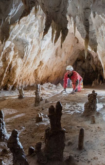Cave Of War Italy Cave Caverns Travel tmb1