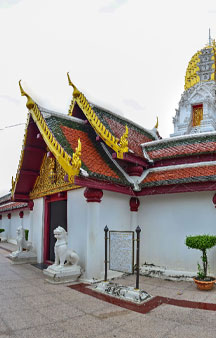 Budhist Temple VR Woramahawihan Mueang Thailand tmb8