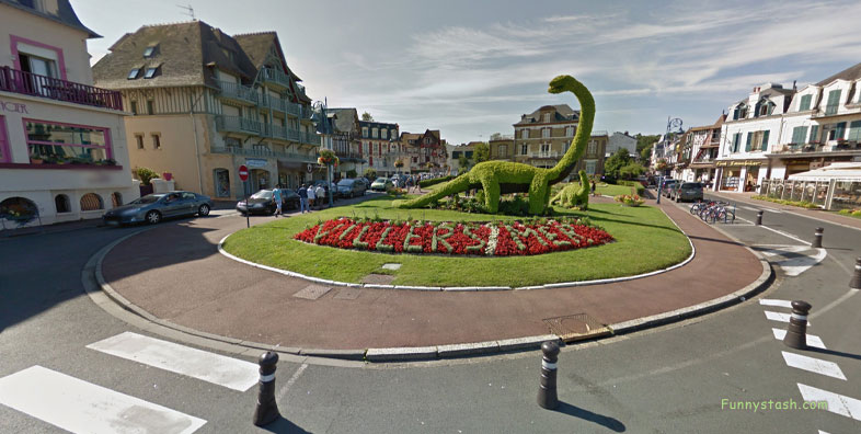La Sculpture Dinosaure Normandy VR France 1