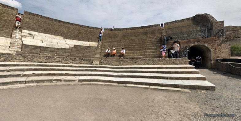Pompei Roman Ruins VR Archeology Great Theater 2