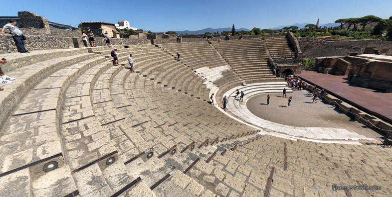 Pompei Roman Ruins VR Archeology Great Theater