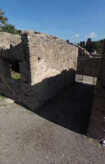 Pompei Roman Ruins VR Archeology Gymnasium Of The Juvenes tmb4