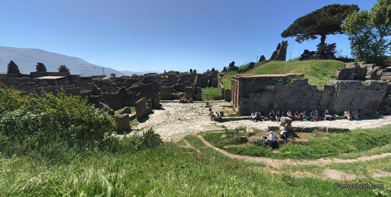 Pompei Roman Ruins VR Archeology Necropolis Vesuvius
