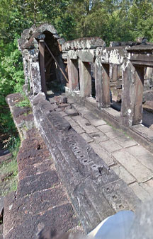 Phimeanakas 10th Century Hindu King Palace tmb4